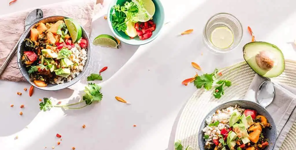 $Green onion knife and salad plased